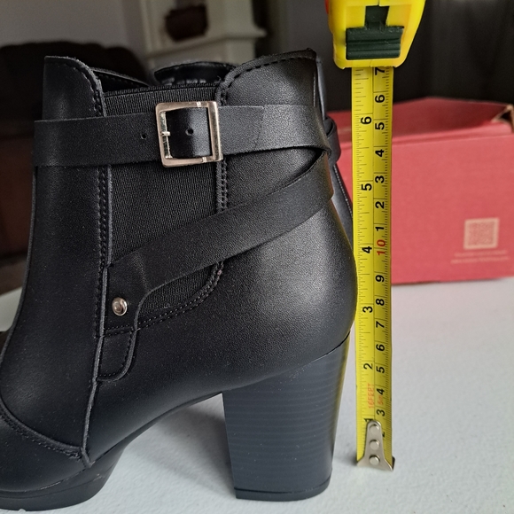 Andrea Black Ankle Booties - Picture 5 of 7